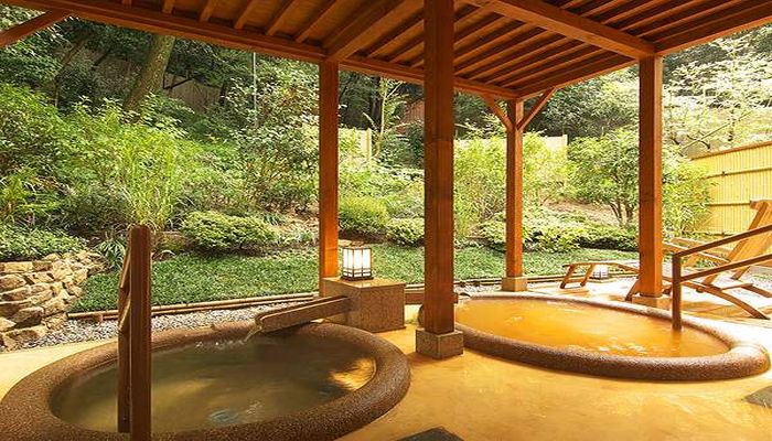 有馬温泉で金泉と銀泉の両方が楽しめる旅館は竹取亭円山です。